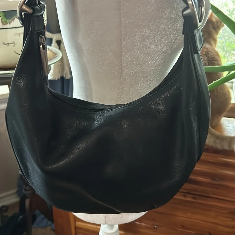 Classic Black Leather Hobo Shoulder Bag - Unbranded